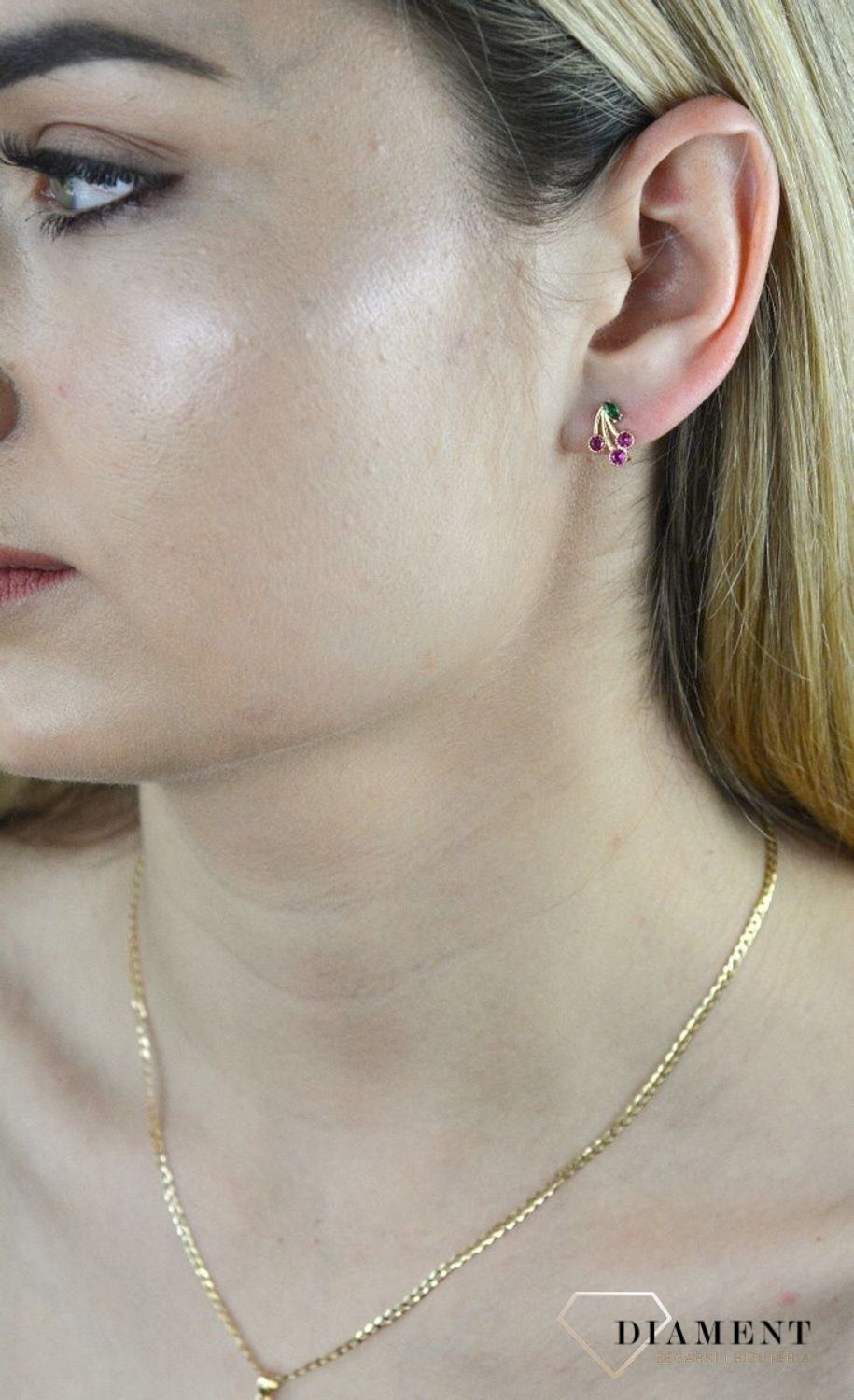 Złote kolczyki dla dziewczynki 585 'Czerwone wisienki' KL 11195. Złote kolczyki dla dziewczynki. Złote kolczyki dziecięce. Złote kolczyki owoce. Złote kolczyki dla dziecka. Złote kolczyki na prezent. Złote kolczyki z cy.jpg